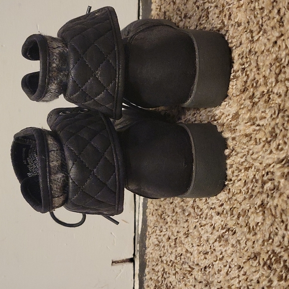 Boots - Picture 3 of 3